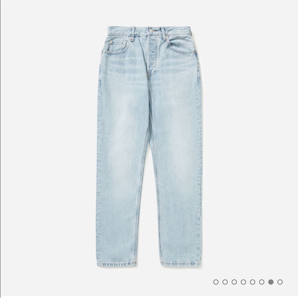 Everlane ‘90s Cheeky Jean in the color Vintage Sunbleached Blue.